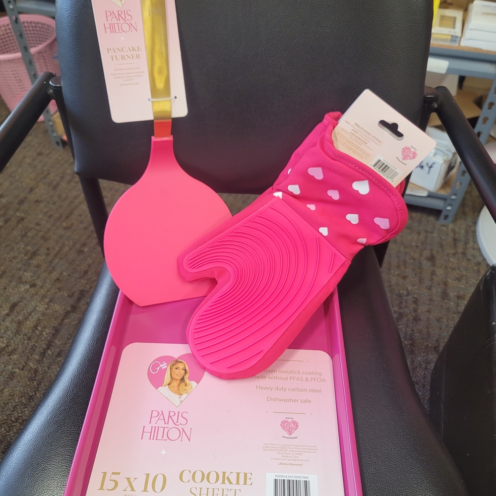 Paris Hilton hot Pink cookie  Oven Mitt spatula